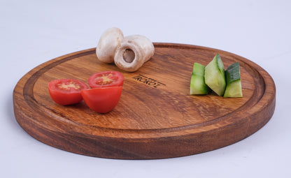İROKO’L Yuvarlak İroko Ağacı Ahşap Sunum & Kesme Tahtası – 25x25 cm | Oluklu, Gıdaya Uygun